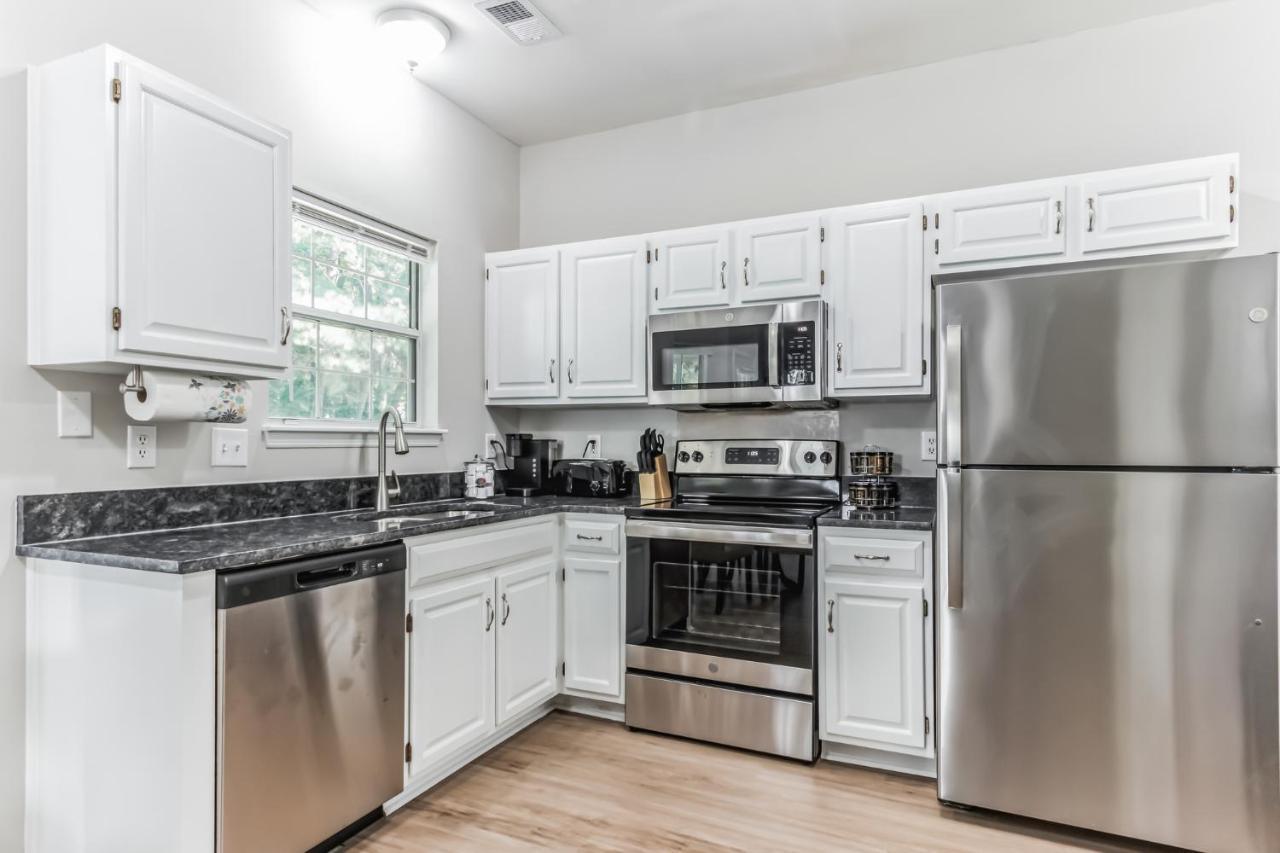 Lowcountry Haven - Game Rm + King Bds, Mins 2 Dwtn Holiday home