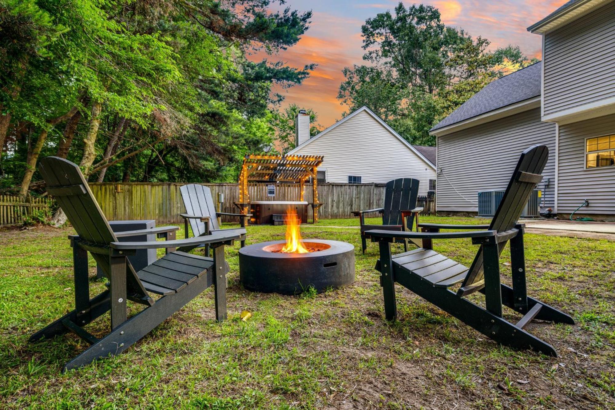 Holiday home Lowcountry Haven - Game Rm + King Bds, Mins 2 Dwtn Charleston